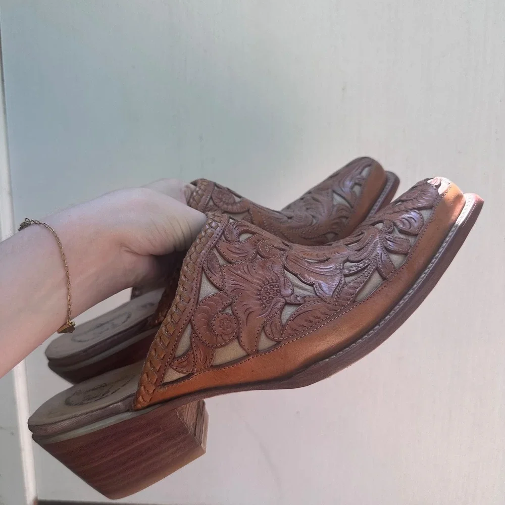 Carrie Cameron Art Leather Mules Tan Brown Tooled Floral Square Toe Mens 11D